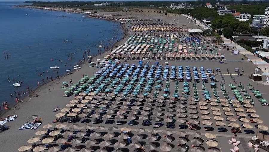 Shkodra me &ldquo;dor&euml; t&euml; hekurt&rdquo; n&euml; plazhin e