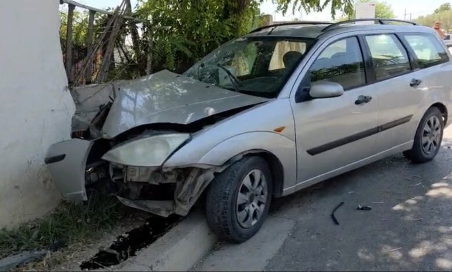 Tragjedi n&euml; Fier! Mbeti e l&euml;nduar pas aksidentit, 7-vje&ccedil;arja