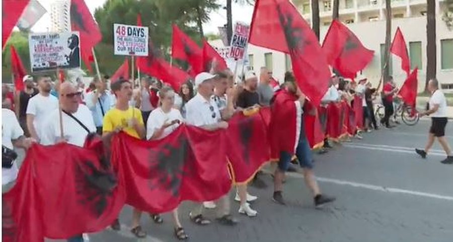 Nis protesta e 48-t&euml;! Qytetar&euml;t mblidhen n&euml; Sheshin