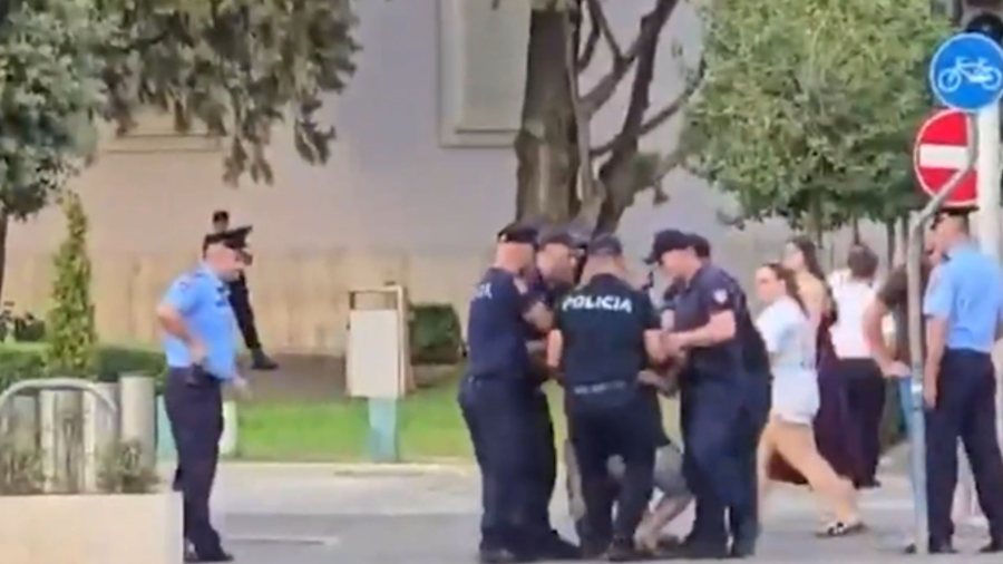 I b&euml;ri "prit&euml;" makin&euml;s s&euml; Ram&euml;s, policia