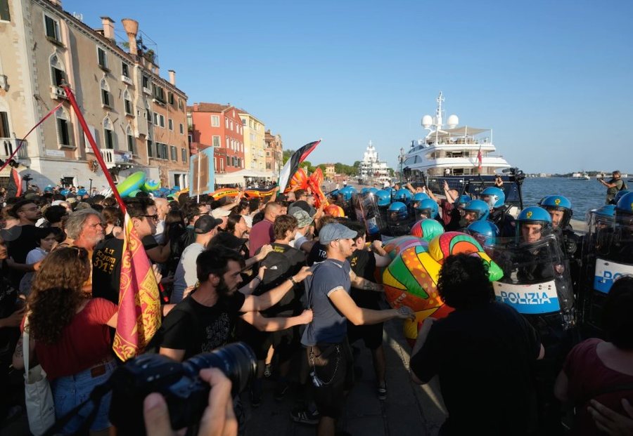 Si n&euml; Shqip&euml;ri, nj&euml;jt&euml; edhe n&euml; Itali! Qytetar&euml;t