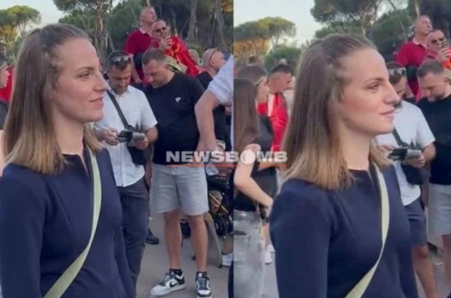 Protestuesit e presin me duartrokitje dhe p&euml;rqafime Marjana Ko&ccedil;ekun,