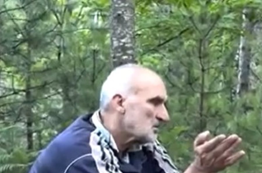Frika e gjakmarrjes i ka mbyllur der&euml;n e familjes, historia e TRISHT&Euml;