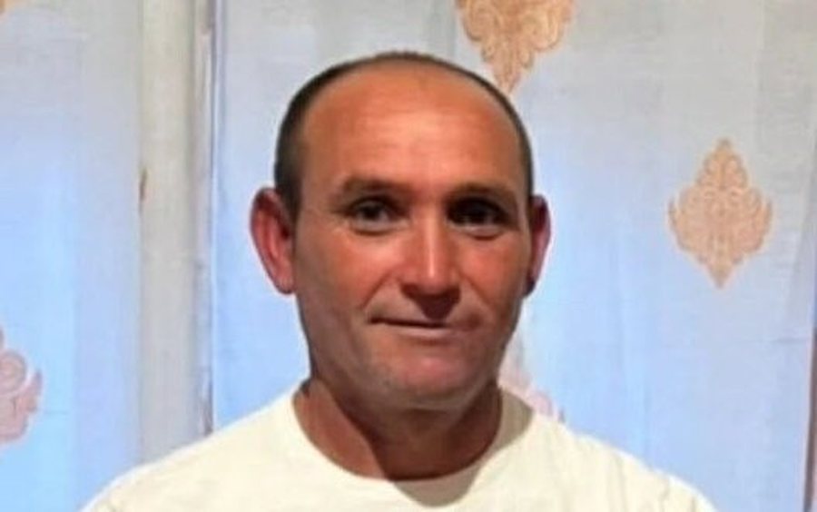 E trisht&euml;! Zemra i l&euml;ngonte p&euml;r humbjen e t&euml; atit,