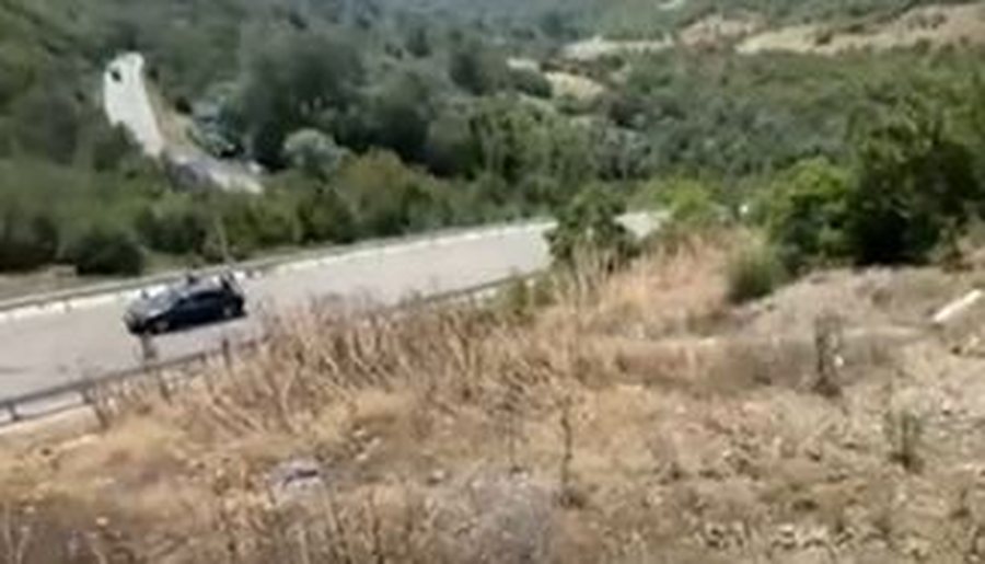 Autostrada nuk ishte e p&euml;rfunduar, makina me t&euml; cil&euml;n