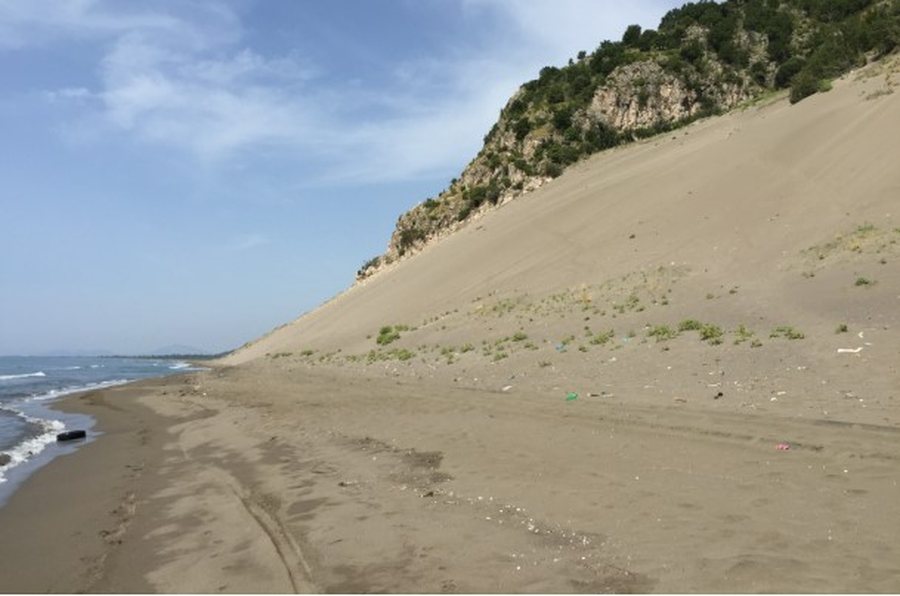 Parandalohet tragjedia n&euml; Sh&euml;ngjin, rrezikuan t&euml; mbyteshin