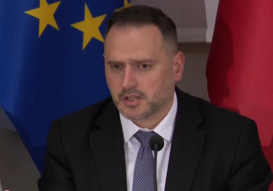 Do t&euml; p&euml;rdoren kund&euml;r zjarreve, ministri Nufi: Tre avion&euml;