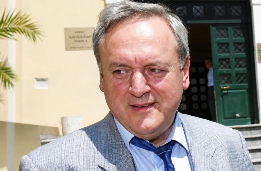 Tronditet Athina! Avokati i njohur grek q&euml;llohet disa her&euml; me
