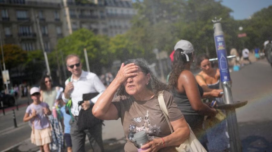 Bilanc tragjik nga temperaturat e larta q&euml; godit&euml;n Franc&euml;n, vala