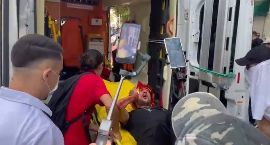 Protesta para Kuvendit p&euml;rshkall&euml;zohet n&euml; dhun&euml;, pas policit
