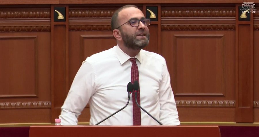 Gazment Bardhi me tone t&euml; ashpra n&euml; Kuvend: N&euml;se keni frik&euml;,
