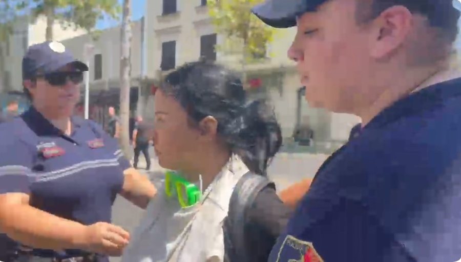 Momente tensioni para Kuvendit,  shkon n&euml; 5 numri i protestuesve t&euml;