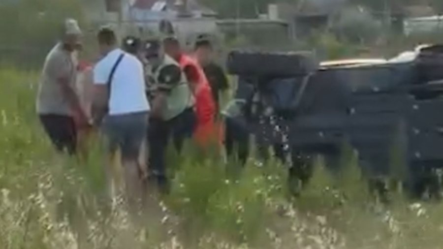 Aksident i r&euml;nd&euml; n&euml; M&euml;zez, automjeti del nga rruga dhe