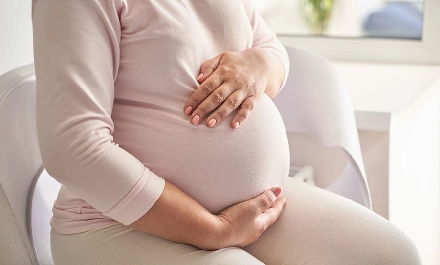 Tronditet Greqia! 28-vje&ccedil;ari dhunon barbarisht ish-partneren