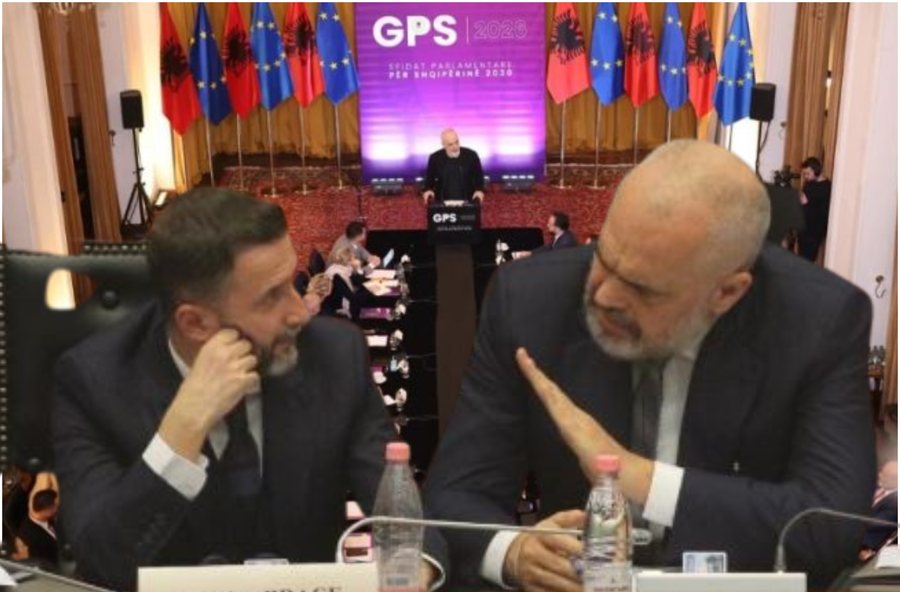 "Qepe goj&euml;n, mos fol! Ik p*rdhu", plas keq mes Ram&euml;s dhe