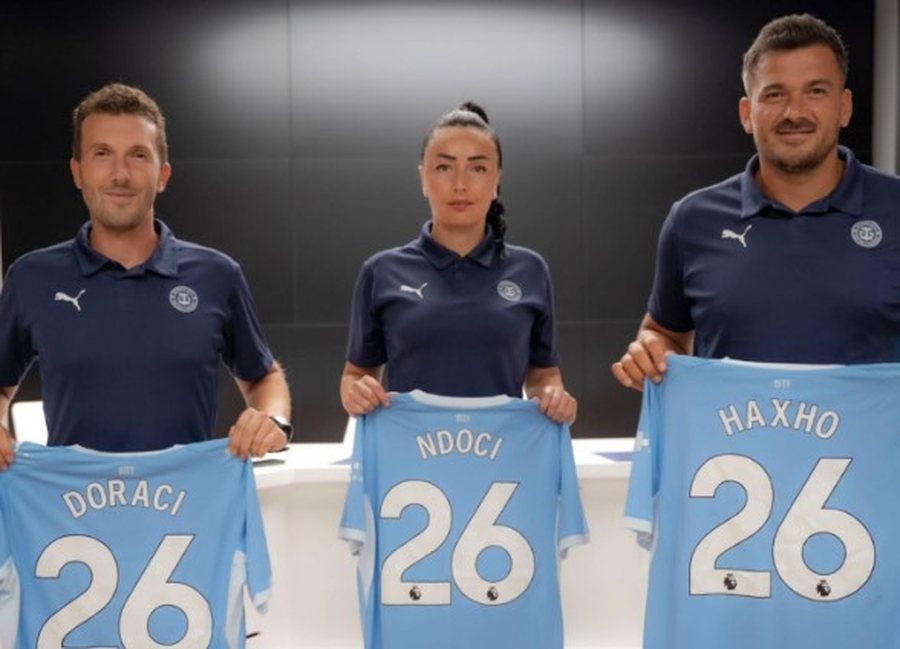 FOTOLAJM/ Manchester City flet shqip! Vazhdon &ldquo;implementimi&rdquo; i