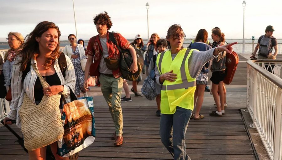 Macron mobilizon ushtrin&euml;, Spanja shpall gjendjen e jasht&euml;zakonshme,