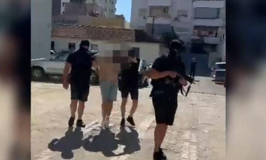N&euml; k&euml;rkim nd&euml;rkomb&euml;tar p&euml;r trafikim droge, ARRESTOHET