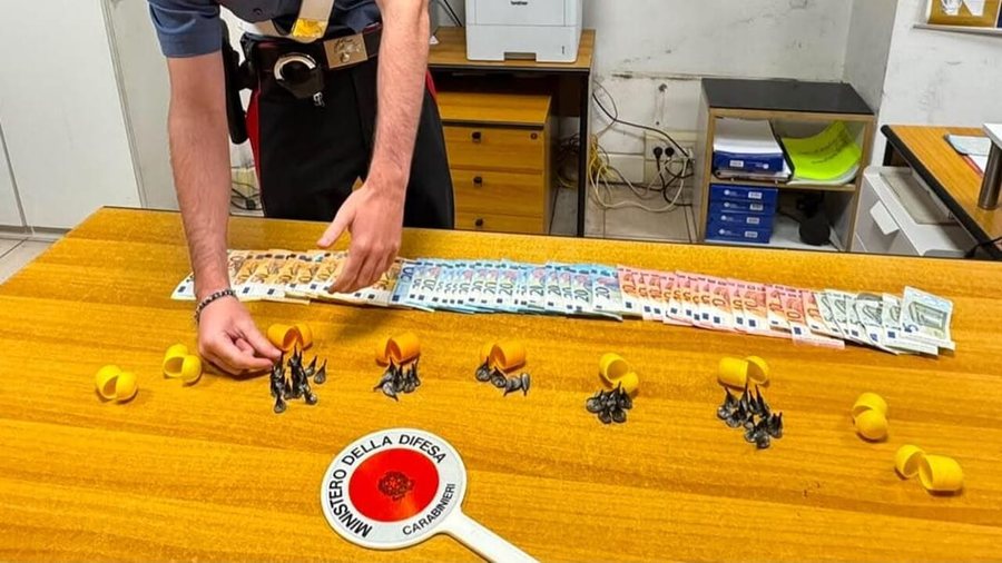 E "tradhtuan" l&euml;vizjet e shpeshta, i riu shqiptar kapet duke