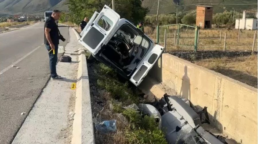 Aksident i r&euml;nde n&euml; aksin Dukat-Orikum! Furgoni me pun&euml;tor&euml;