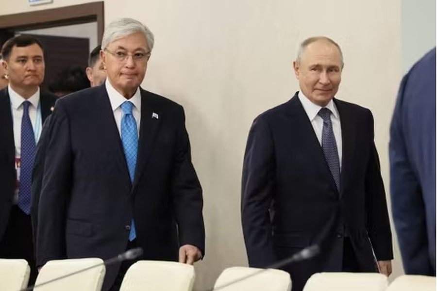 Presidenti i Kazakistanit ia thot&euml; n&euml; sy Putinit: Ndaleni luft&euml;n
