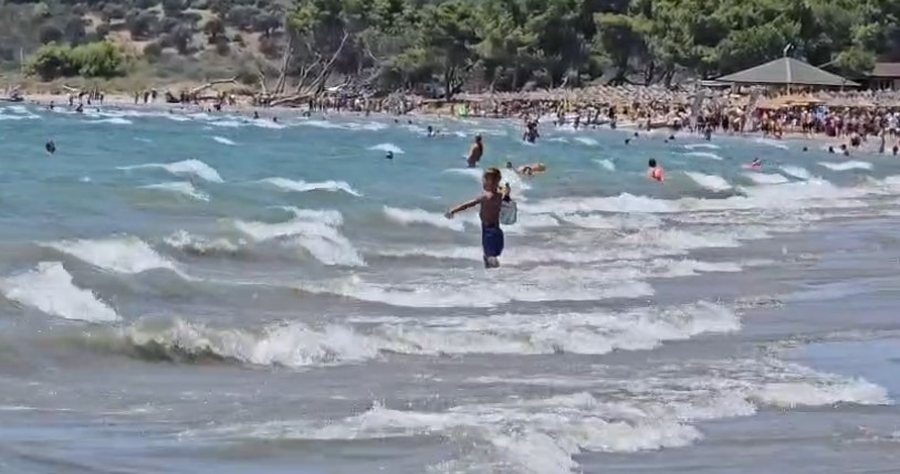 Dallg&euml;t dhe era e fort&euml; u prishin dit&euml;n pushuesve n&euml;