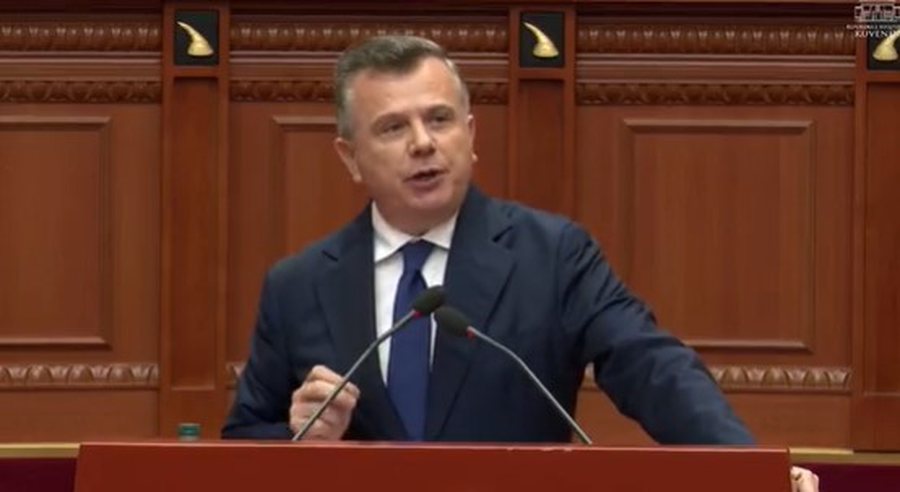 Balla prezanton marr&euml;veshjen ushtarake 302 milion&euml; dollar&euml;she me