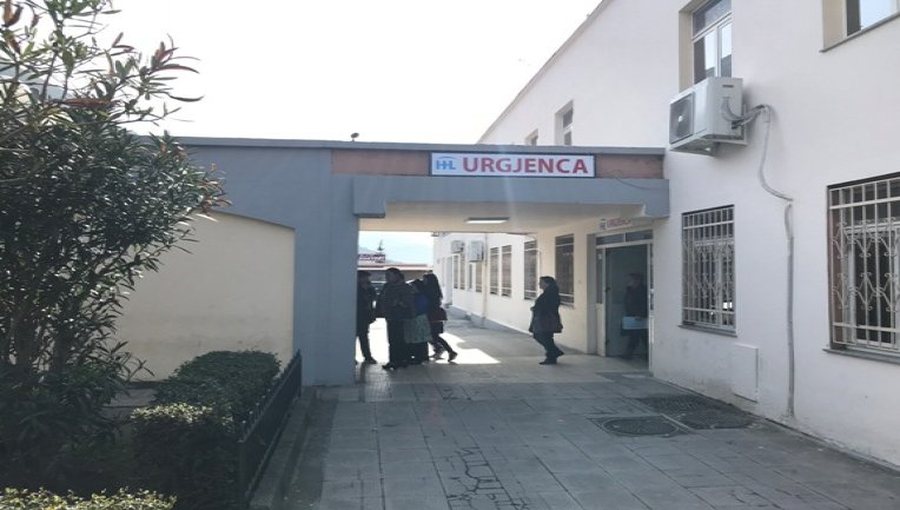 Ndodh n&euml; Spitalin e Lezh&euml;s! Pacientit i bie pistoleta n&euml;