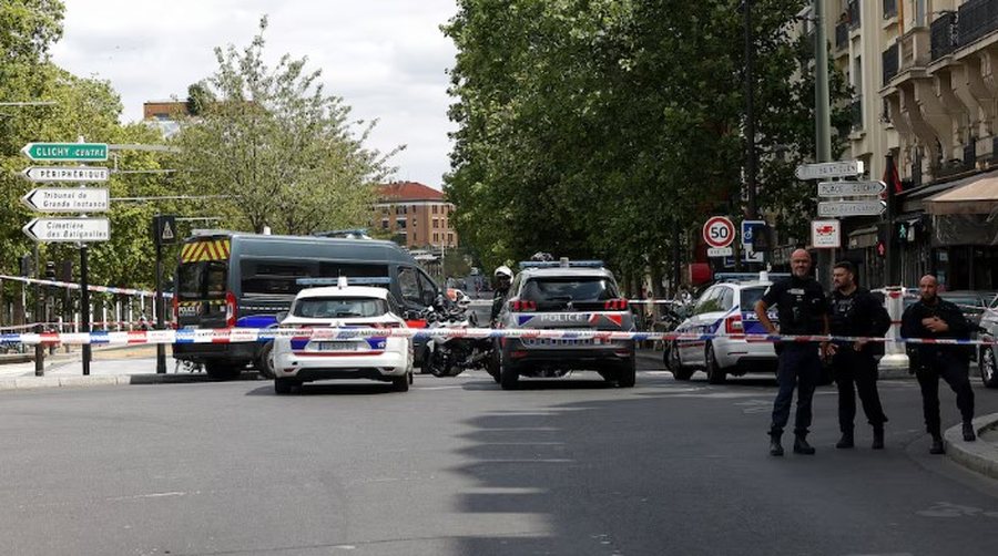 Sulm i p&euml;rgjaksh&euml;m n&euml; Paris, tre gra plagosen me thik&euml;,