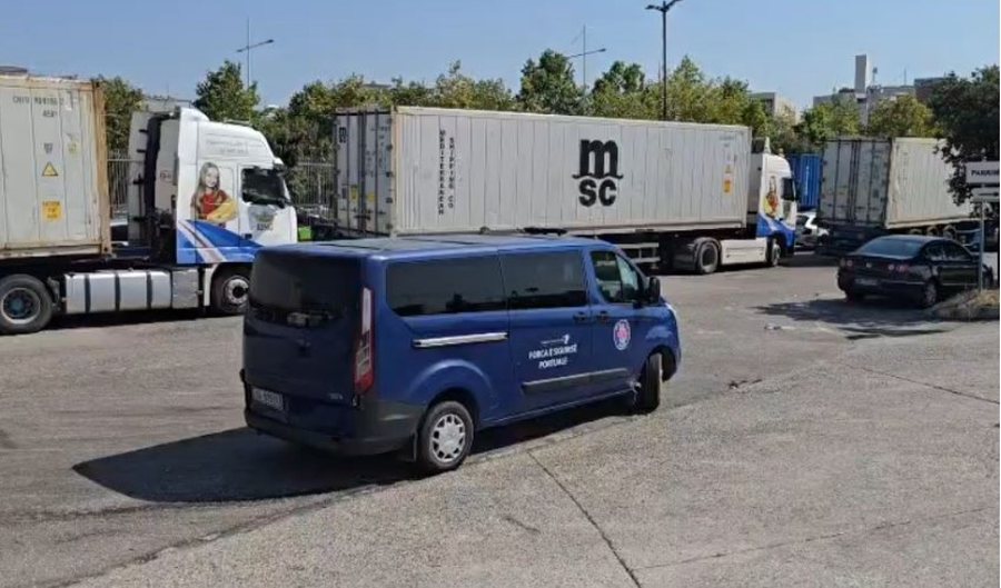 Aksident i r&euml;nd&euml; n&euml; portin e Durr&euml;sit, p&euml;rplaset nga