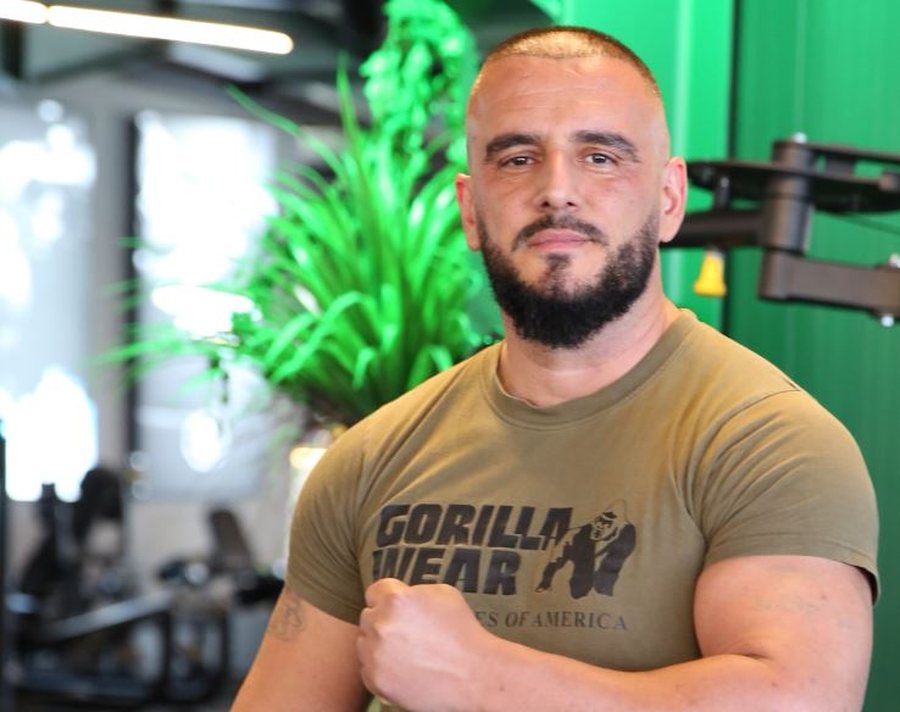 Artisti shqiptar, Gold AG feston sot 40-vjetorin e lindjes, urimi i partneres