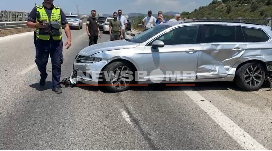 Aksident i r&euml;nd&euml; n&euml; autostrad&euml;n Fier-Vlor&euml;, dy