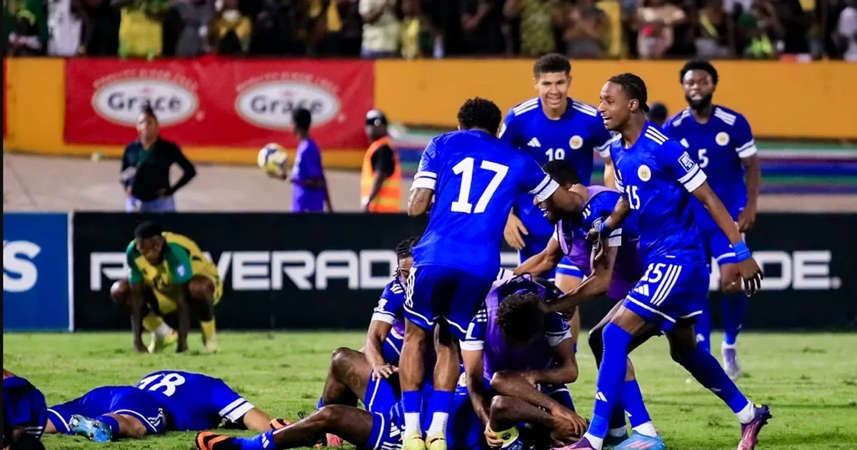 Mrekullitë ndodhin në futboll  kombi me popullsinë më të vogël siguron për herë të parë kualifikimin në Kupën e Botës  VIDEO 