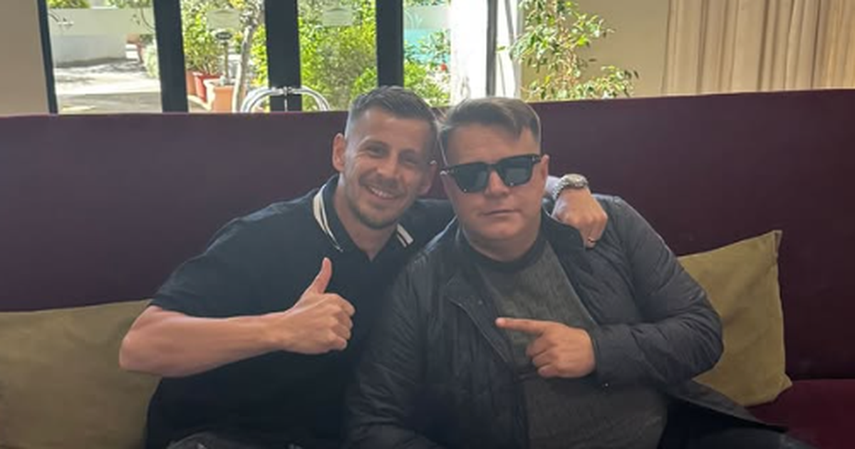 FOTOLAJM  Sylvinho e futi titullar ndaj Anglisë  Ylber Ramadani surprizon Leonard Kastratin në ditën e veçantë