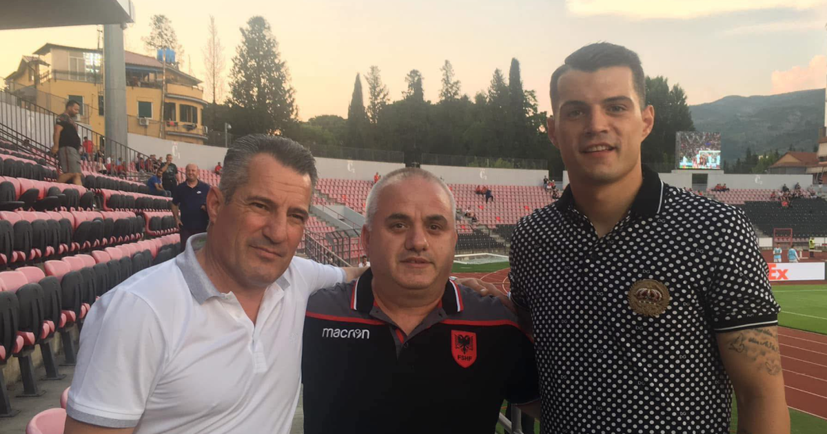 Kur Granit Xhaka s i ndahej Kombëtares shqiptare  gazetari Artan Hoxha i del në mbrojtje të  urryerit  nga kosovarët  I lindur për të   