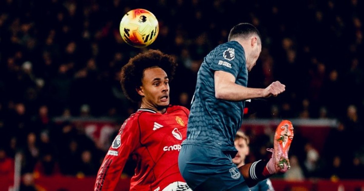 VIDEO  Skuadra nga Liverpooli i tregon  fytyrën  e vërtetë Manchester United   Djajtë  humbin me një lojtar më shumë për 65 minuta