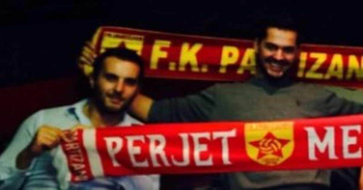 Ndarja e parakohshme nga jeta  zyrtari i PARTIZANIT nxjerr foton e Shpat Kasapit me shallin e të kuqve