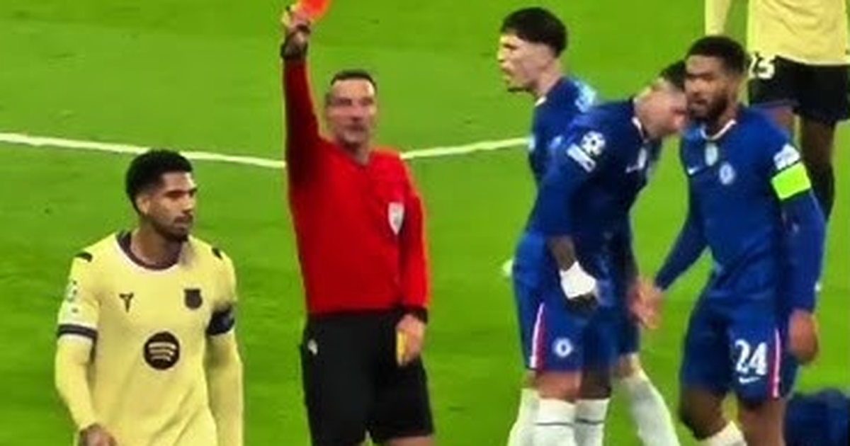  Arsyeja  kryesore për humbjen ndaj Chelsea t  tifozët e Barcelonës dhe mediet spanjolle s falin Araujon