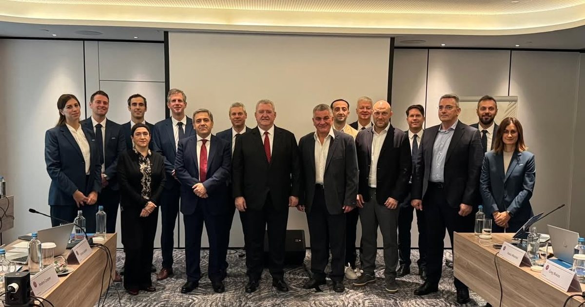 Duke drejtuar Komitetin e Medias së UEFA s  Armand Duka nga Athina  Loja është zemra e futbollit