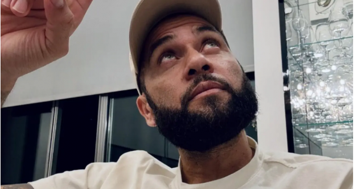 U akuzua për përdhunim  Dani Alves i kthehet fesë  Atë që Zoti premton    e përmbush 