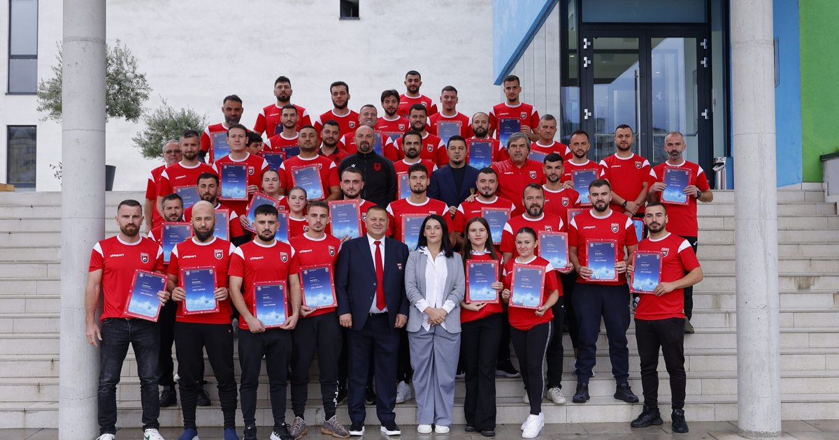 Kursi UEFA C në Tiranë mbyll me sukses edicionin e radhës  diplomohen 39 trajnerë
