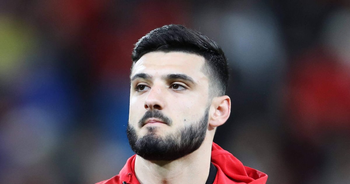 FOTOLAJM  Në fushë jo në ditët më të mira  Armando BROJA nuk kursehet dhe i bën qejfin vetes  Prezanton  bishën  250 mijë euroshe