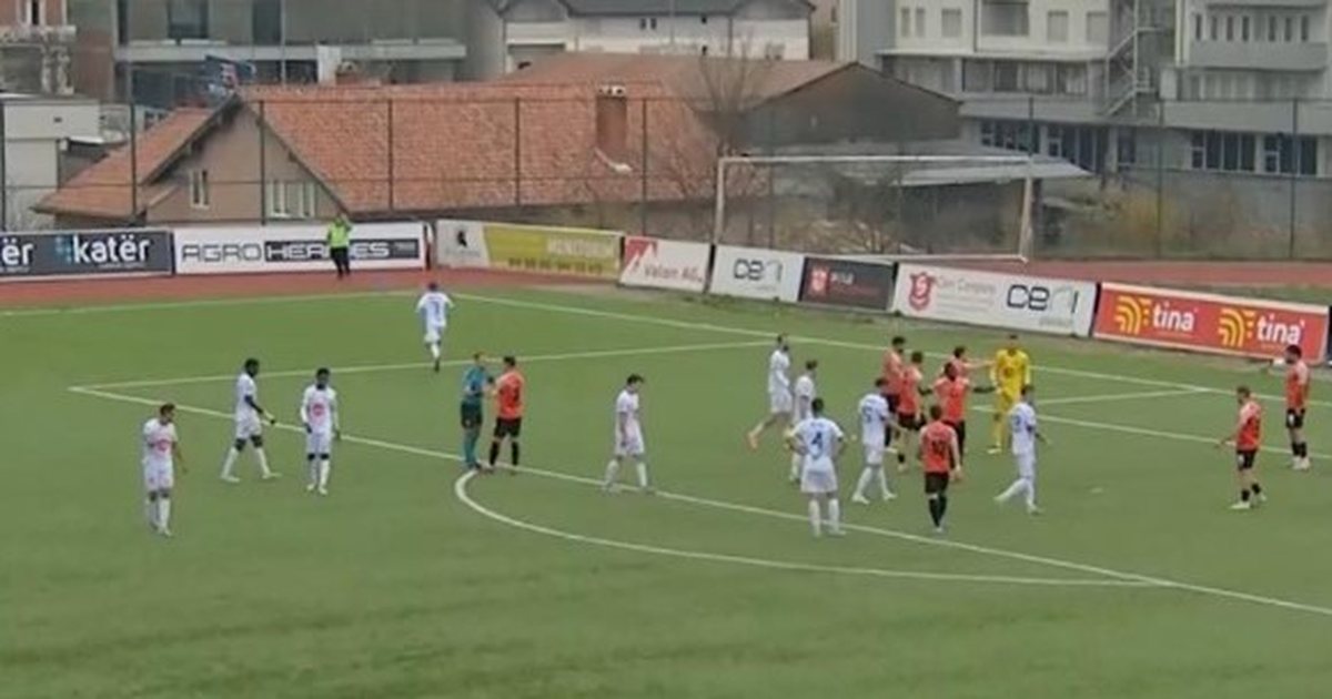E mbajti topi më gjatë se 8 sekonda  arbitri merr vendimin e PAPRITUR në Superligë