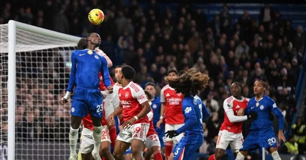 VIDEO  Ndeshje  triller  në derbin e Londrës  Chelsea ndal Arsenalin me 1 lojtar më pak  Manchester United merr fitore  karakteri 