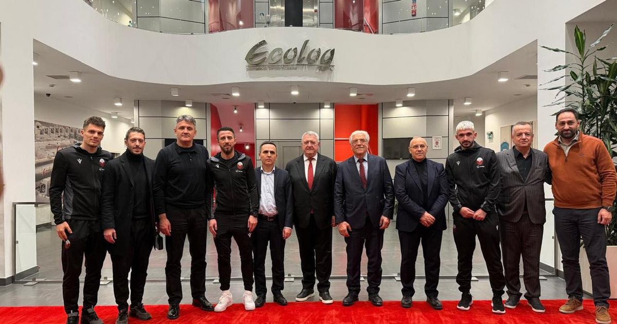 Projekt historik për klubin  skuadrën dhe tifozët e Shkëndijës  mes të pranishmëve edhe presidenti i FSHF së  Armand Duka