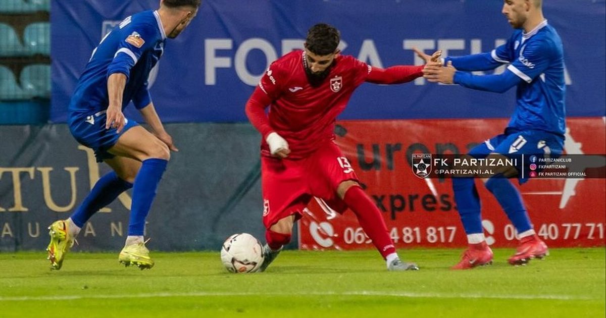 FOTOLAJM  Gjetje e trajnerit Oltijon Kërnaja  Partizani  kërcënon  Bylisin me Mario Kolën