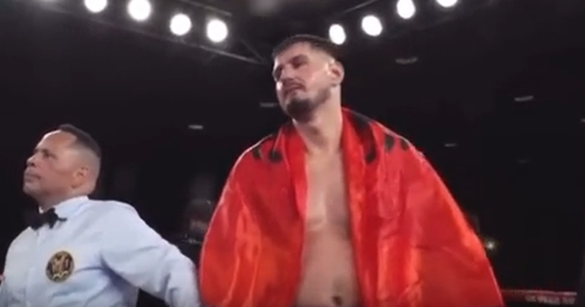 VIDEO  Kristian Prenga  PËRBINDËSH  në ring  boksieri mirditor mposht amerikanin për 30 sekonda