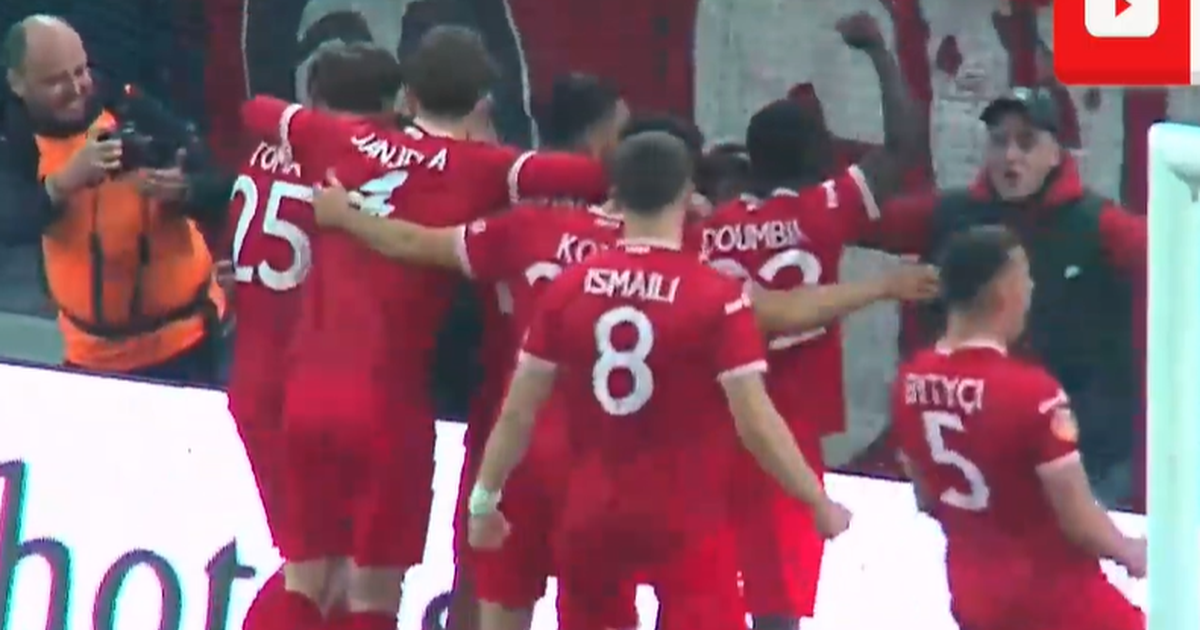 LIVE  Afrikani  fik  Tiranën pas 7 minutash lojë  shpërthen festa e kuqe në kryeqytet  Partizani zhbllokon derbin  VIDEO 