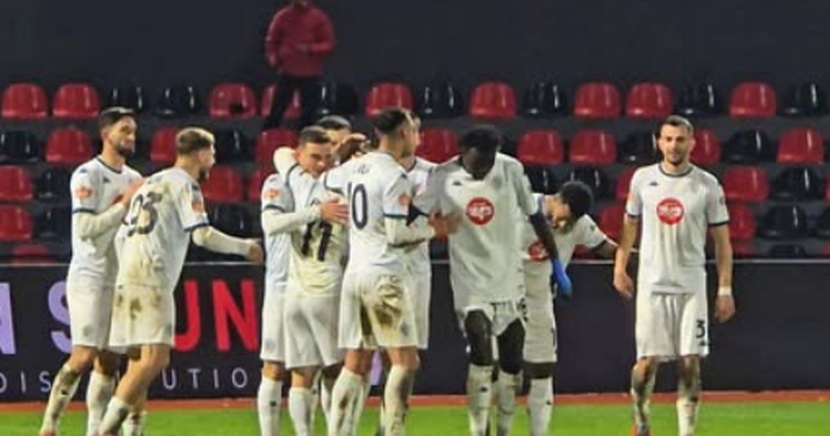 FOTOLAJM  Fitorja me 3 gola në Vlorë  Dinamo reagon për herë të parë