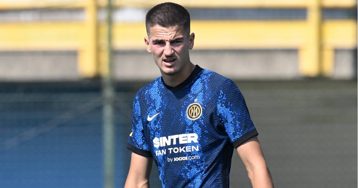 Dikur vishte fanellën e Interit  ish mbrojtësi i Shqipërisë drejt Dinamos